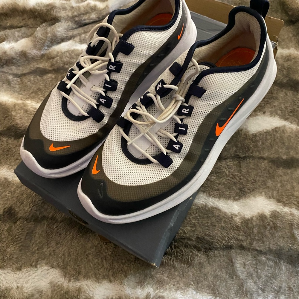 Nike runners, Air Max Axis-gently used, size 7